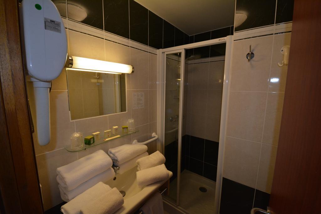 Au P'Tit Quinquin Hotel Le Val-Saint-Père Buitenkant foto